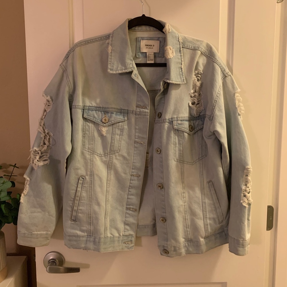 Ripped lightwash jean jacket
